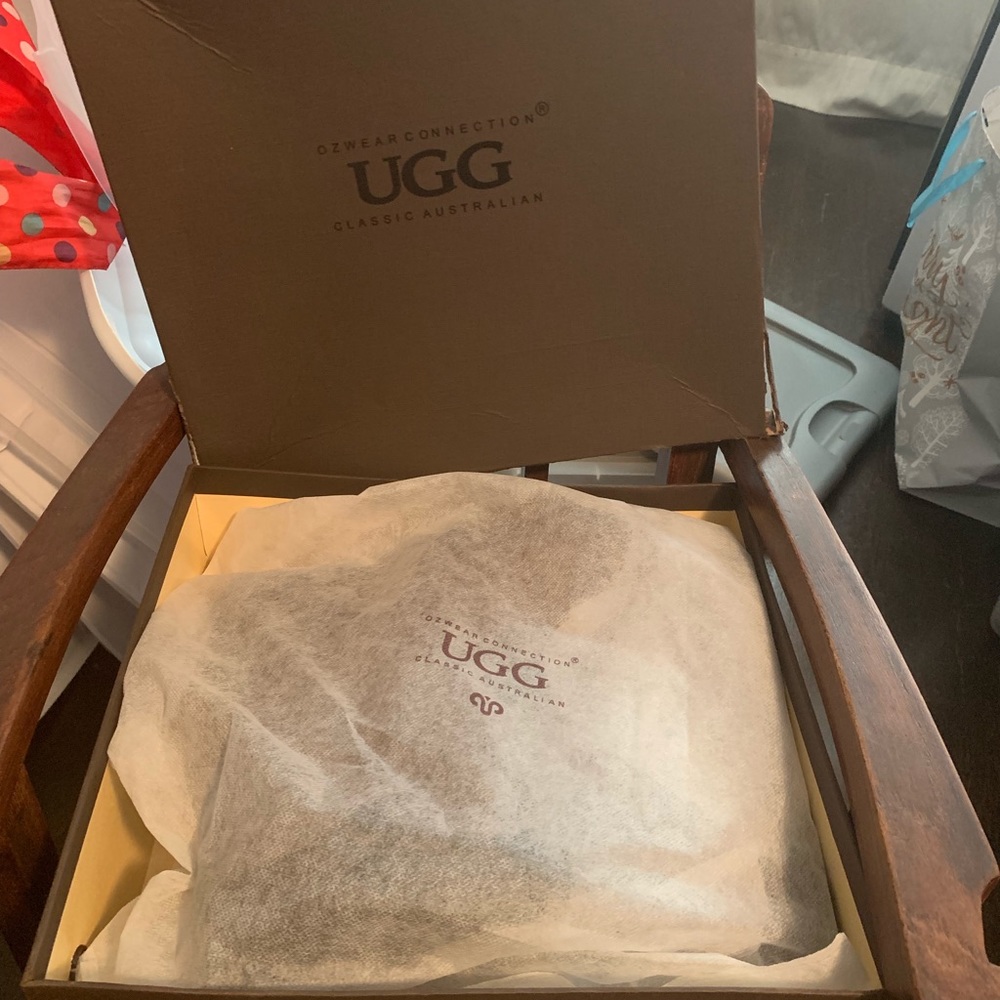 Shearling chocolate brown UGG ankle boots